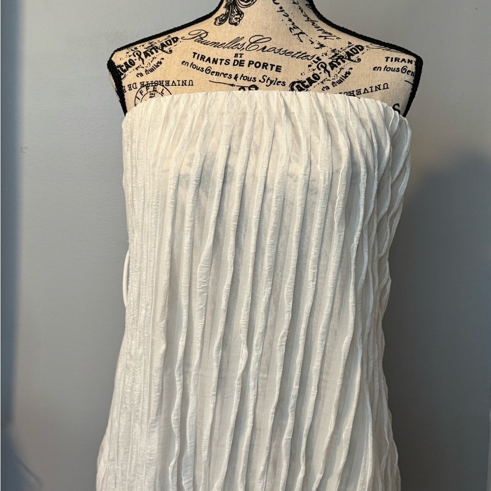 Chic White Strapless Top